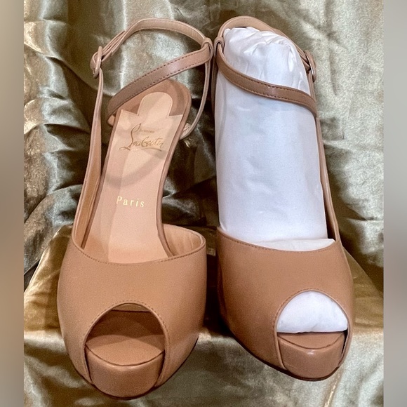 Christian Louboutin - Picture 3 of 8